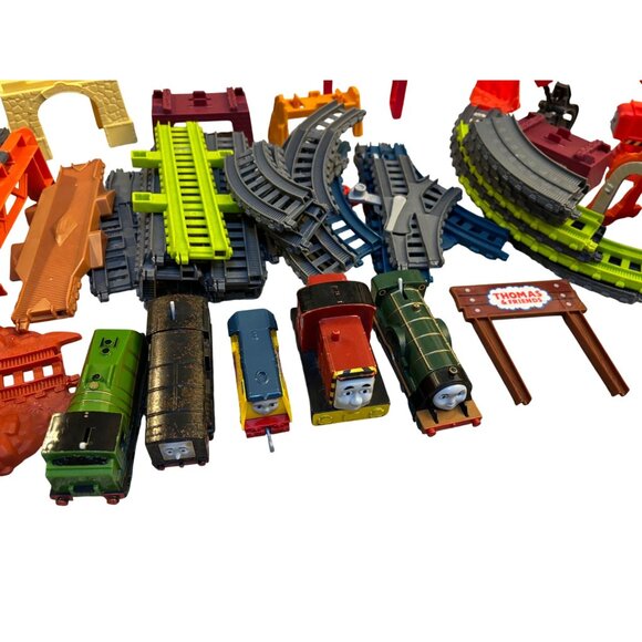 Thomas & Friends TrackMaster Train Set With Engines Tracks Accessories - Picture 9 of 11